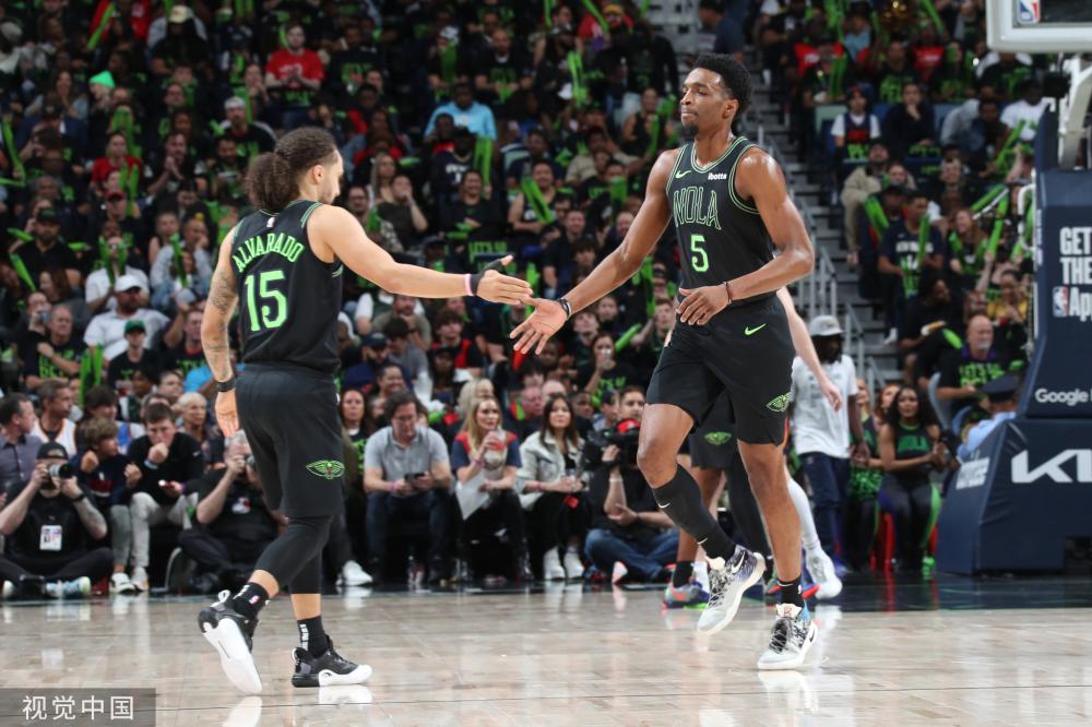 他们不仅展 他们不仅展