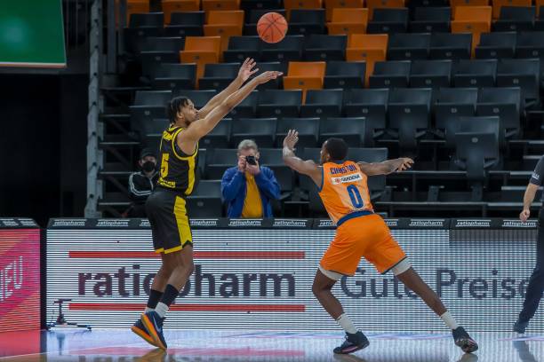 这种战术上 这种战术上