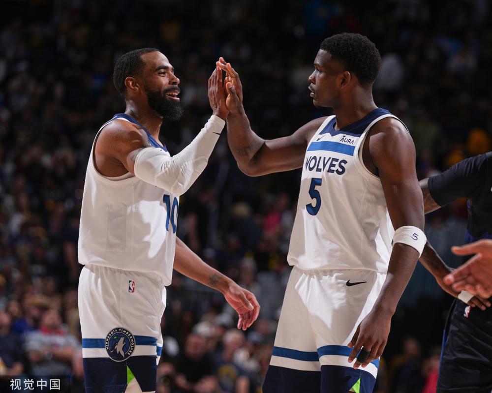 莱万双响助 莱万双响助