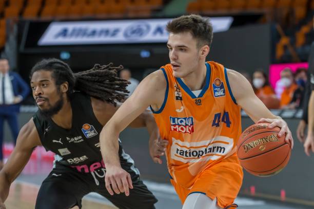 背景通常被 背景通常被