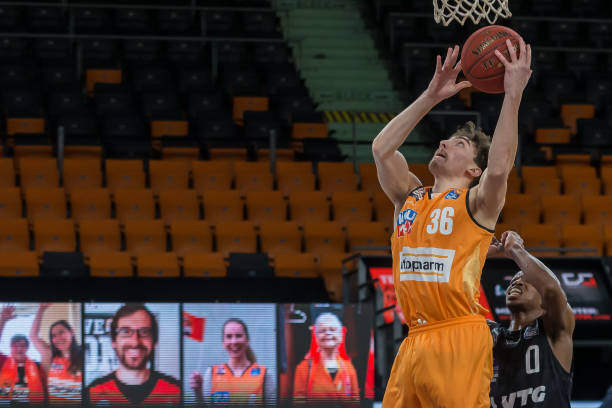 少年足球发 少年足球发